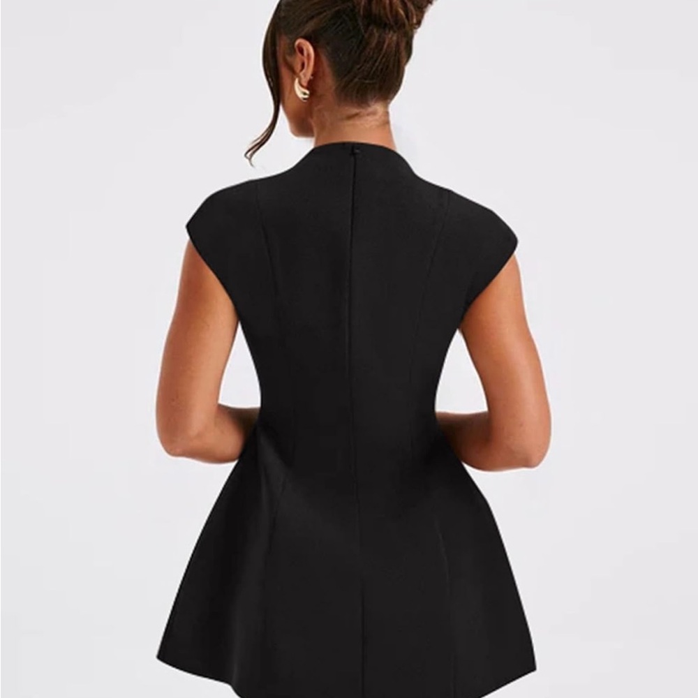 Elegant Black Women's Dress - Picture 2 of 3
